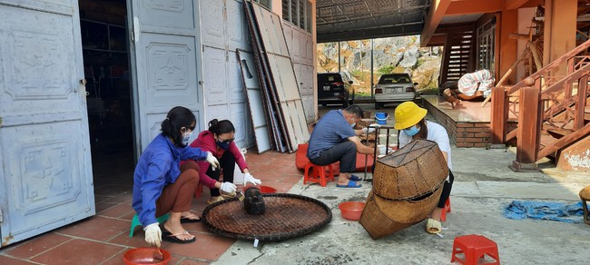 Lai Châu: Nâng cao công tác phân loại, bảo quản hiện vật tại Bảo tàng tỉnh - Ảnh 1.