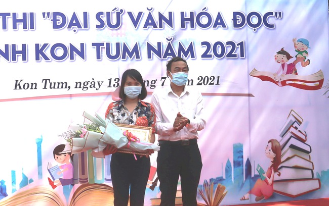Kon Tum: Trao giải Cuộc thi “Đại sứ văn hóa đọc” năm 2021 - Ảnh 1.