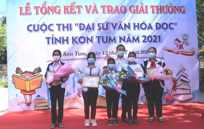 Kon Tum: Trao giải Cuộc thi “Đại sứ văn hóa đọc” năm 2021 - Ảnh 2.