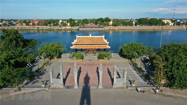 Tôn tạo kè bờ hồ Di tích quốc gia đặc biệt Thành cổ Quảng Trị - Ảnh 1.