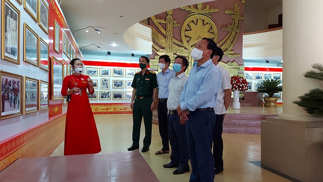 Quảng Bình: Triển lãm ảnh, tư liệu chủ đề &quot;Đại tướng Võ Nguyên Giáp - Cuộc đời và sự nghiệp&quot; - Ảnh 1.