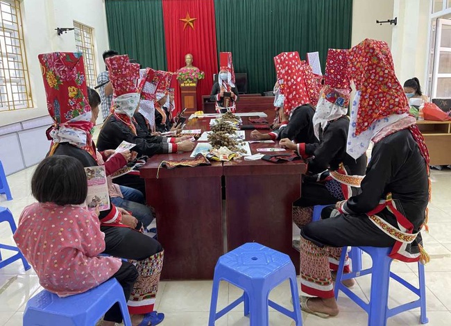 Quảng Ninh: Phụ nữ tham gia bảo tồn bản sắc văn hóa dân tộc - Ảnh 1.