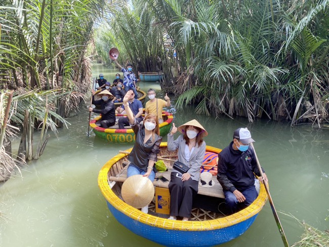 Du lịch Hội An &quot;hâm nóng&quot; khi tết cận kề - Ảnh 1.