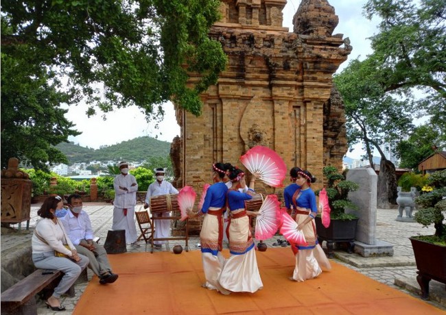 Khánh Hòa: Phát triển du lịch dựa trên nền tảng văn hóa - Ảnh 2.