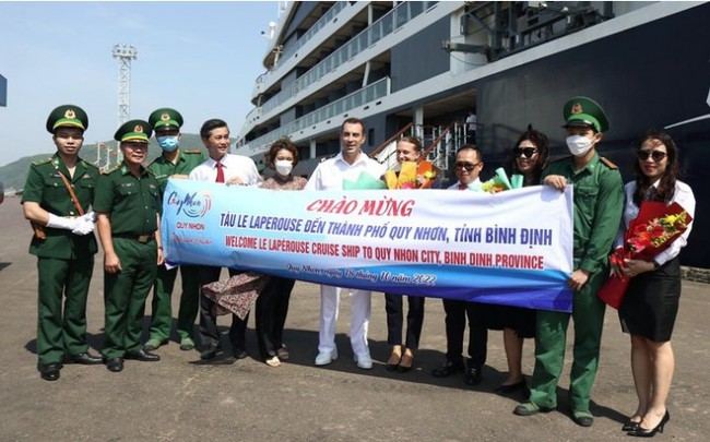 Bình Định đón tàu du lịch quốc tế cập cảng Quy Nhơn - Ảnh 1.