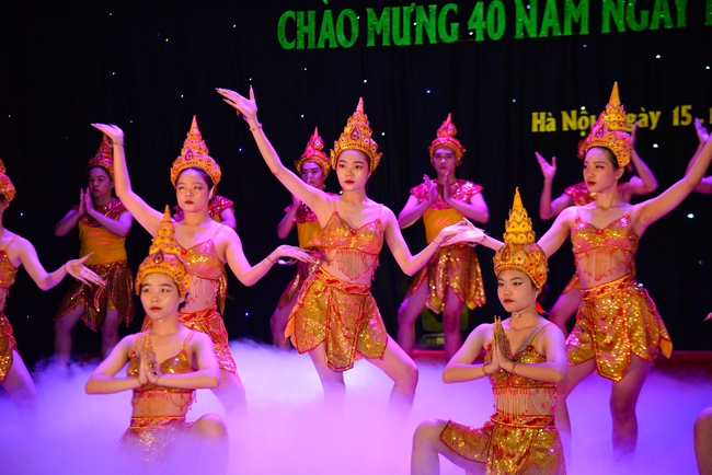 Trường Đại học Văn hóa Hà Nội tổ chức Hội diễn văn nghệ chào mừng 40 năm Ngày Nhà giáo Việt Nam - Ảnh 6.