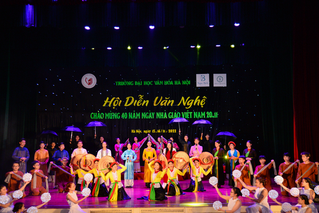 Trường Đại học Văn hóa Hà Nội tổ chức Hội diễn văn nghệ chào mừng 40 năm Ngày Nhà giáo Việt Nam - Ảnh 7.