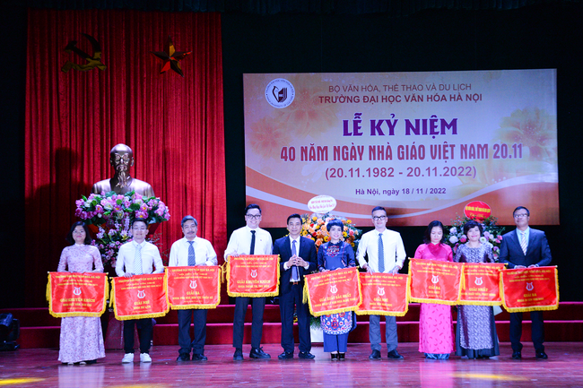 Trường Đại học Văn hóa Hà Nội kỷ niệm 40 năm Ngày Nhà giáo Việt Nam - Ảnh 7.