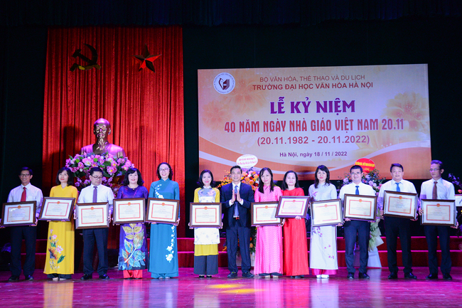 Trường Đại học Văn hóa Hà Nội kỷ niệm 40 năm Ngày Nhà giáo Việt Nam - Ảnh 6.