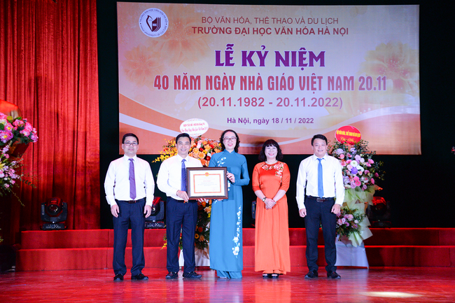 Trường Đại học Văn hóa Hà Nội kỷ niệm 40 năm Ngày Nhà giáo Việt Nam - Ảnh 4.