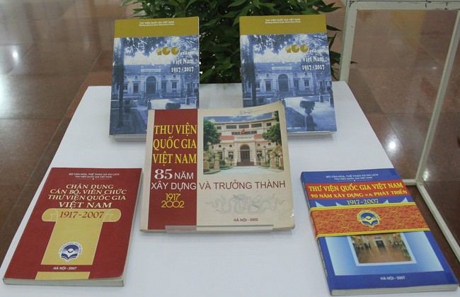 Trưng bày tư liệu &quot;Thư viện Quốc gia Việt Nam – Tiếp nối truyền thống, vững bước tương lai&quot; - Ảnh 1.