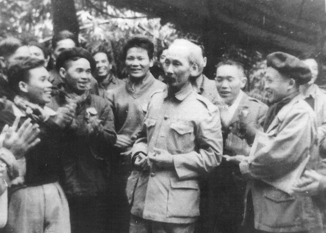 Cán bộ, đảng viên thực hiện việc nghiêm khắc với chính mình theo tư tưởng Hồ Chí Minh - Ảnh 1.