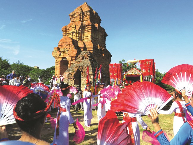 Văn hóa – điểm tựa cho du lịch Bình Thuận - Ảnh 2.