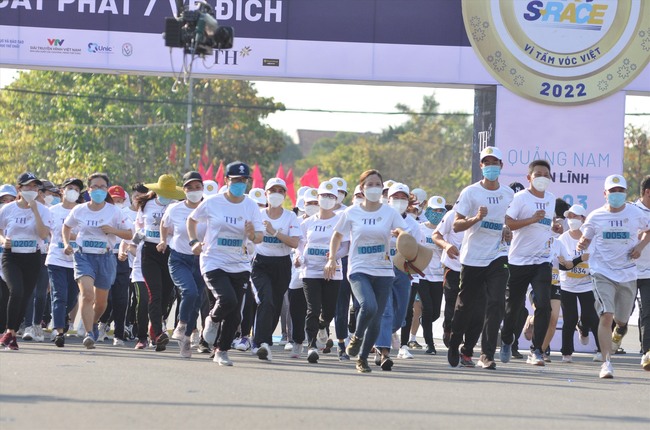 Gần 4.000 học sinh, sinh viên tham gia giải chạy S-Race 2022 Quảng Nam - Ảnh 1.