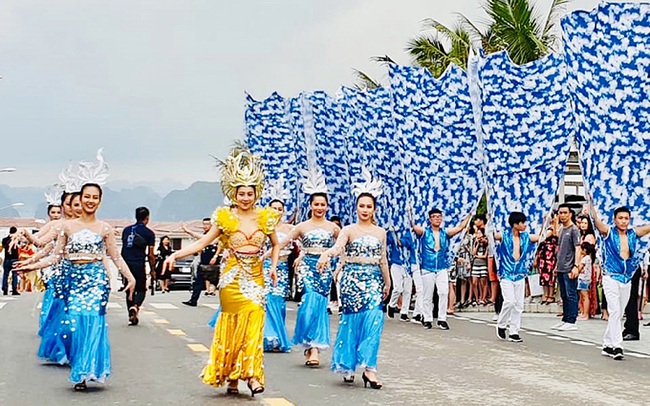 Carnaval Hạ Long 2022 trở lại sau hai năm gián đoạn vì Covid-19 - Ảnh 1.