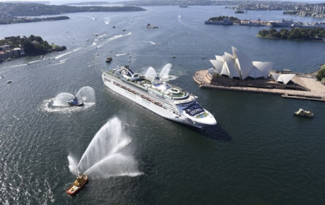 Australia đón du thuyền đầu tiên trở lại sau 2 năm đóng cửa phòng dịch - Ảnh 1.