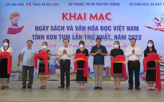 Kon Tum: Khuyến khích và phát triển phong trào đọc sách trong cộng đồng - Ảnh 1.