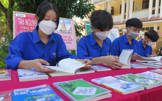 Kon Tum: Khuyến khích và phát triển phong trào đọc sách trong cộng đồng - Ảnh 2.