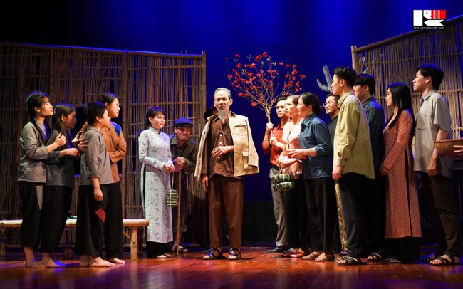 Nhà hát kịch Việt Nam ra mắt chương trình &quot;Hồ Chí Minh - Tên Người sáng mãi&quot; - Ảnh 3.
