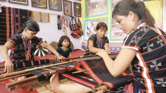 16 làng nghề hội tụ tại Fetival Nghề truyền thống đầu tiên ở Quảng Nam - Ảnh 1.