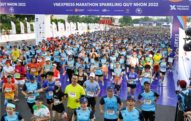 VnExpress Marathon Sparkling Quy Nhơn 2022: Thêm động lực phát triển phong trào chạy bộ - Ảnh 1.