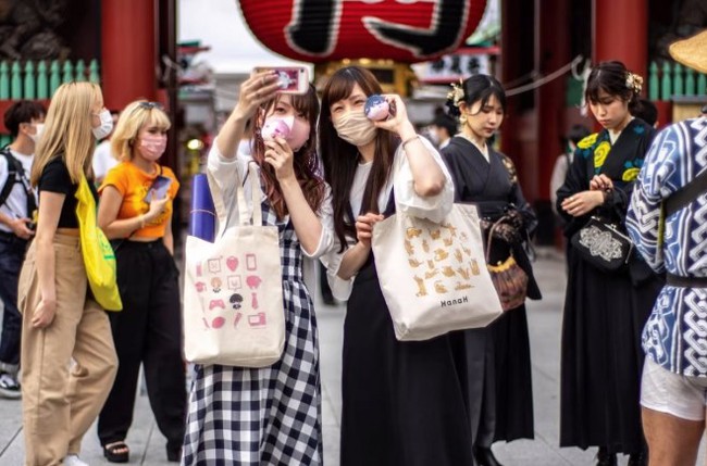 Nhật Bản áp dụng quy định khắt khe cho khách du lịch - Ảnh 1.