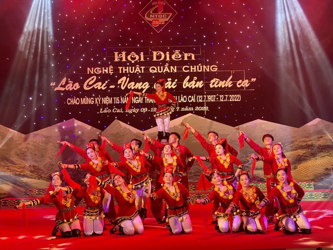 Khai mạc Hội diễn nghệ thuật quần chúng tỉnh Lào Cai năm 2022 - Ảnh 7.