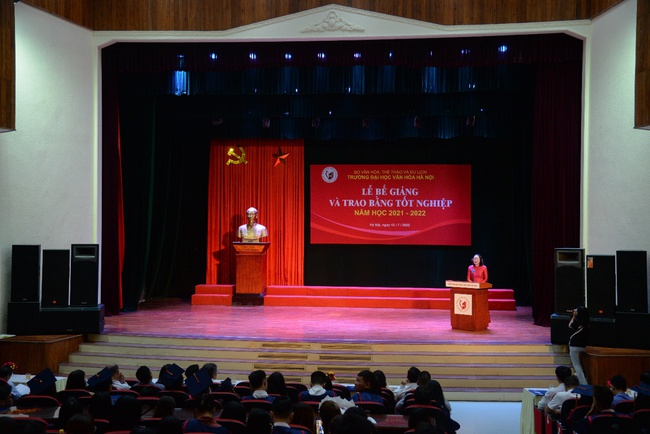 Trường Đại học Văn hóa Hà Nội tổ chức lễ bế giảng và trao bằng tốt nghiệp năm học 2021 – 2022 - Ảnh 1.
