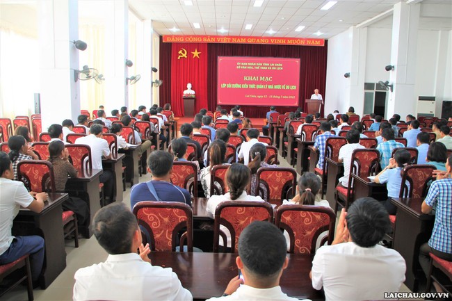 Lai Châu: Khai giảng lớp Bồi dưỡng kiến thức quản lý Nhà nước về du lịch - Ảnh 1.