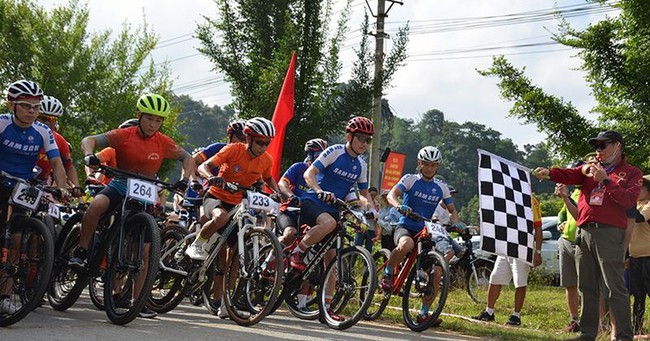Lần đầu tiên Tuyên Quang tổ chức giải đua xe đạp địa hình mở rộng - Ảnh 1.