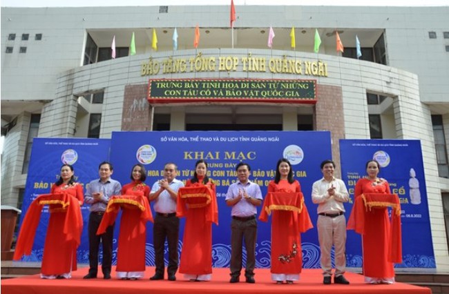Quảng Ngãi trưng bày "Tinh hoa di sản từ những con tàu cổ" - Ảnh 1. Quảng Ngãi trưng bày "Tinh hoa di sản từ những con tàu cổ" - Ảnh 1.