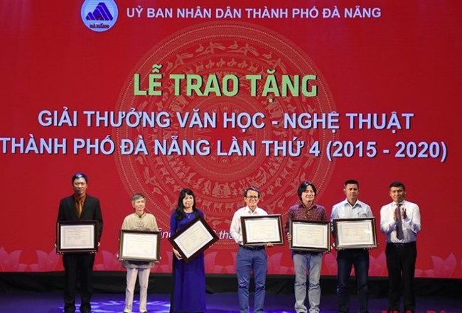 Đà Nẵng trao Giải thưởng Văn học-Nghệ thuật thành phố lần thứ 4 - Ảnh 1.