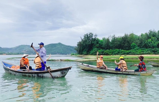 Quảng Ngãi: Đẩy mạnh kích cầu, thu hút khách dịp tết Nguyên đán - Ảnh 1.