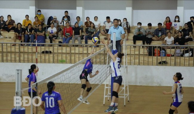 Giải bóng chuyền các CLB nam, nữ tỉnh Bình Ðịnh năm 2023: “Cú huých” cho phong trào bóng chuyền - Ảnh 1.