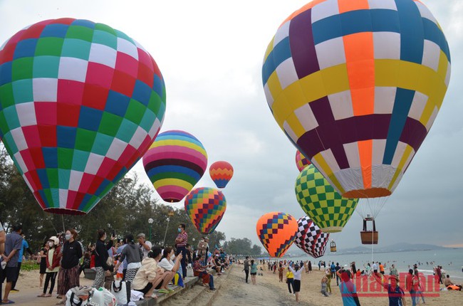 Ngày hội Khinh khí cầu tại thành phố Phan Thiết - Ảnh 1.