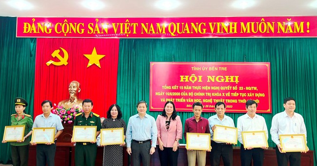 Bến Tre tiếp tục xây dựng và phát triển văn học, nghệ thuật trong thời kỳ mới - Ảnh 1.