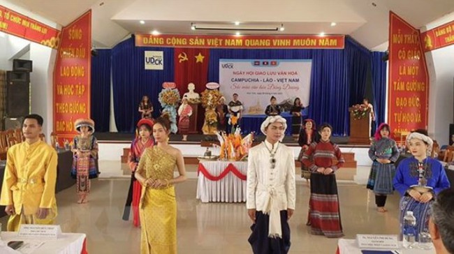 Giao lưu văn hoá Việt Nam - Lào - Campuchia - Ảnh 1.
