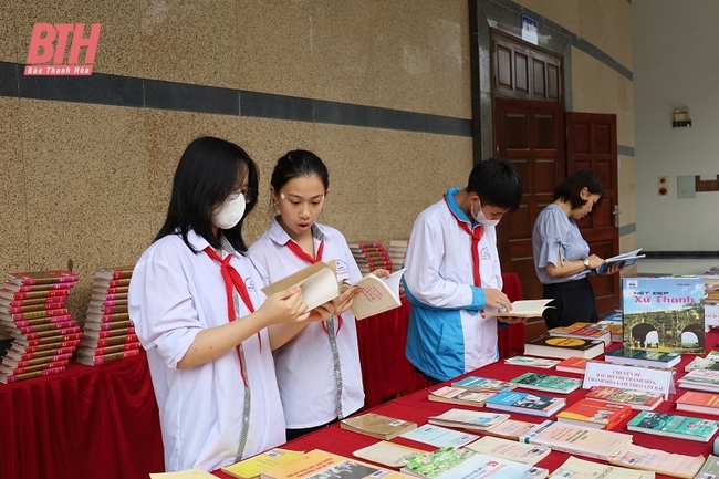 Thnh Hóa: Khai mạc Ngày hội đọc sách và phát động Cuộc thi Đại sứ Văn hóa đọc năm 2023 - Ảnh 2.