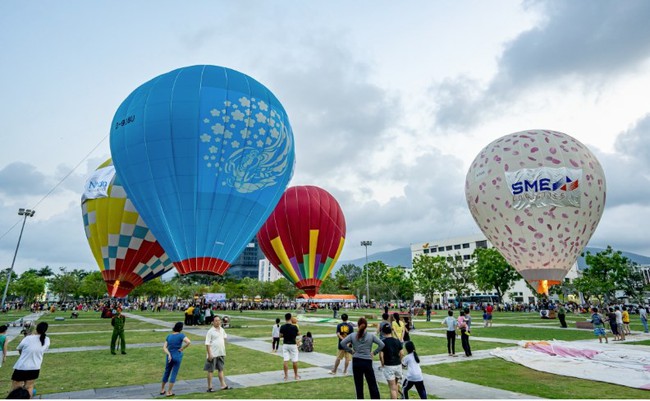 Bình Định: Khai mạc Lễ hội Khinh khí cầu Quốc tế năm 2023 - Ảnh 1.