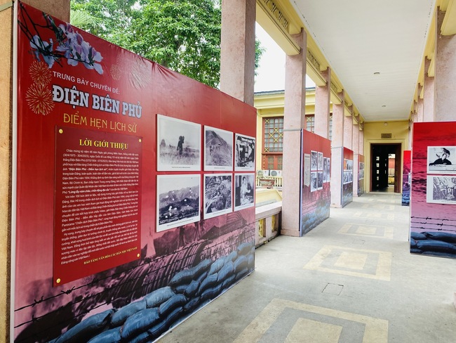Trưng bày chuyên đề “Điện Biên Phủ - Điểm hẹn lịch sử” tại Bảo tàng Văn hóa các dân tộc Việt Nam - Ảnh 2.