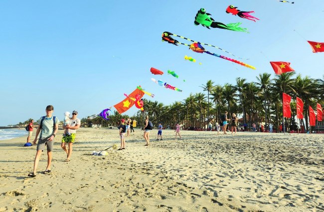 Quảng Nam: Du lịch biển hứa hẹn hút khách trong mùa hè - Ảnh 1.