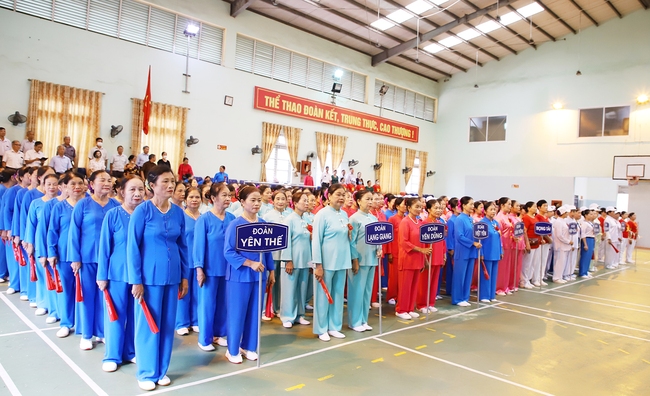 Bắc Giang chú trọng nâng cao hiệu quả hoạt động hệ thống thiết chế văn hóa, thể thao cơ sở - Ảnh 1.