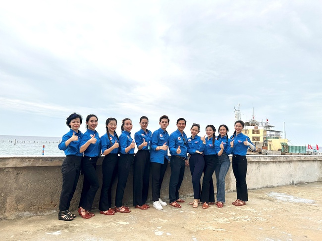 Kết thúc tốt đẹp chuyến công tác của Đoàn nghệ thuật xung kích tình nguyện Trường Đại học Văn hóa Hà Nội ra thăm quần đảo Trường Sa và Nhà dàn DK1 - Ảnh 15.