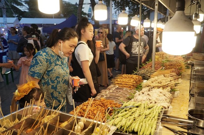 Khánh Hòa: Tăng cường phát triển kinh tế ban đêm, thu hút du khách - Ảnh 2.