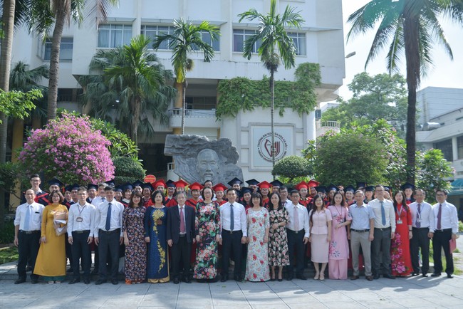Trường Đại học Văn hóa Hà Nội: Bế giảng và trao bằng tốt nghiệp năm học 2022-2023 - Ảnh 2.