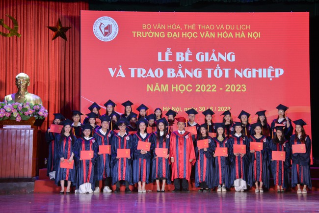 Trường Đại học Văn hóa Hà Nội: Bế giảng và trao bằng tốt nghiệp năm học 2022-2023 - Ảnh 6.