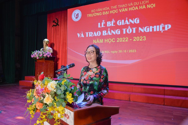 Trường Đại học Văn hóa Hà Nội: Bế giảng và trao bằng tốt nghiệp năm học 2022-2023 - Ảnh 1.