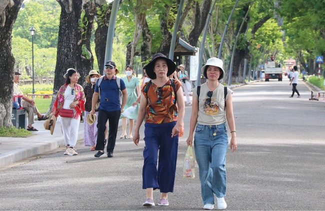 Thừa Thiên Huế: Tăng tốc phát triển du lịch hiệu quả, bền vững - Ảnh 1.