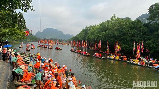 Ninh Bình: Du lịch tiếp tục là điểm sáng trong phát triển kinh tế - Ảnh 1.