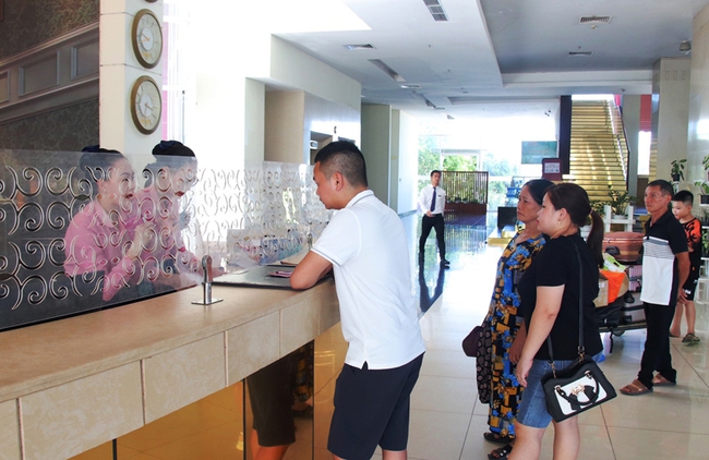 Quảng Trị: Nâng cao chất lượng dịch vụ lưu trú để thu hút khách du lịch - Ảnh 1.